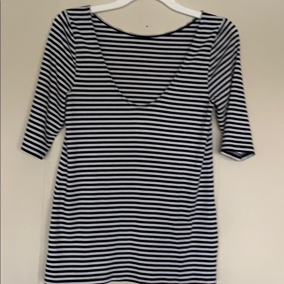 Old Navy top - Picture 2 of 5